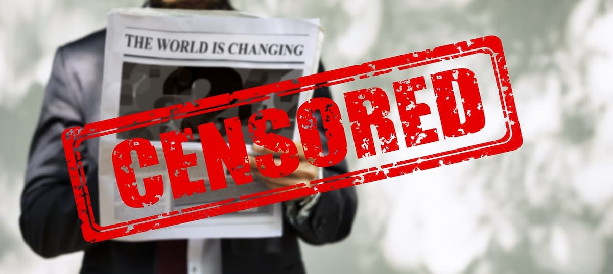 censorship - Man reading a newspaper - The world is changing